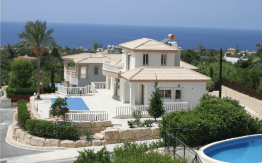 4 Bedroom villa- 3 minutes drive to the sea