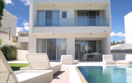 Resale luxury 4 bedroom villa in Mouttagiaka