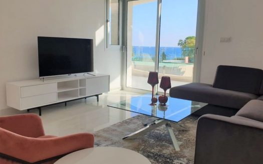 Luxury 2 bedroom apartment opposite the sea