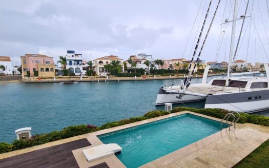 4 Bedroom villa in Limassol Marina for sale