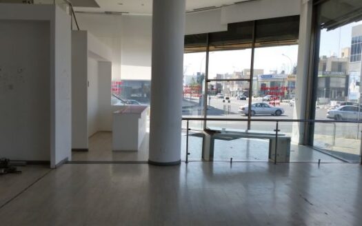 Corner showroom available for rent in the centre