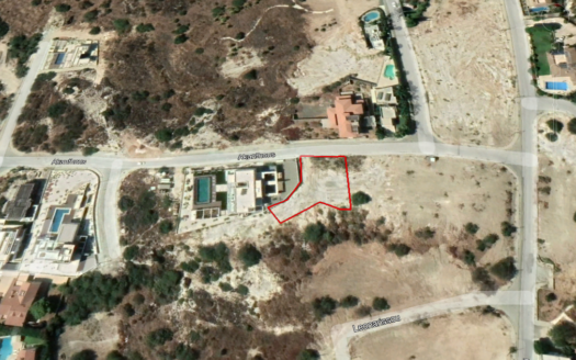 Plot for sale in Mouttagiaka