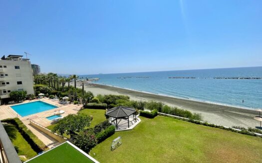 4 Bedroom apartment on the beach for sale