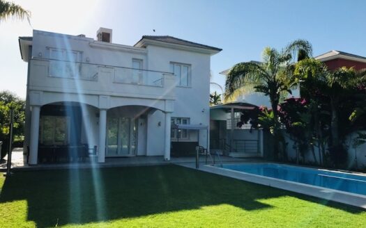 5+1 bedroom villa for rent in Pyrgos sea front