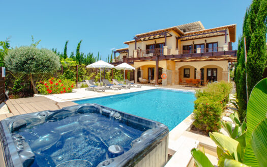 3 Bedroom villa in Aphrodite Hills for sale