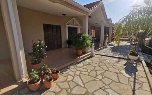 Bungalow for sale in Foinikaria village