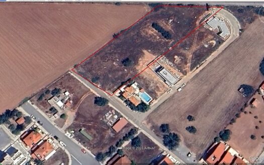 Large plot for sale in Kato Polemidia area