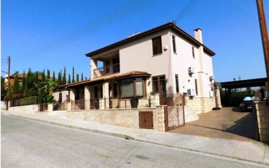 Spacious 4 bedroom villa in Episkopi village