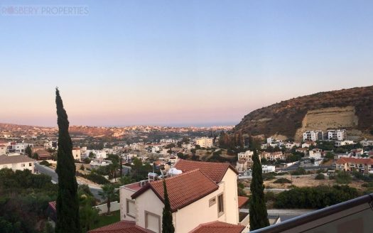 4 Bedroom penthouse in Germasogeia Village for rent