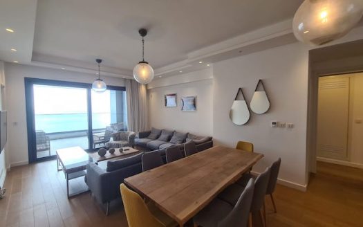 Seafront 3 bedroom apartment for rent