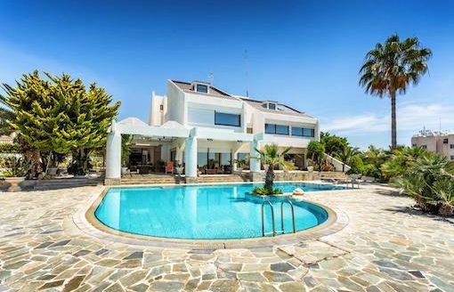 4 bedroom villa in Agios Tychonas for rent