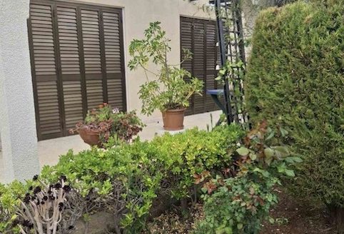 2-Bedroom House for Rent in Trimiklini | Communal Pool & Garden
