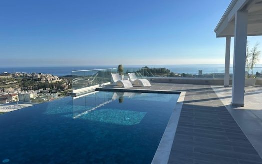 Luxurious 3+1 Bedroom Villa with Guest House in Ayios Tychonas, Limassol
